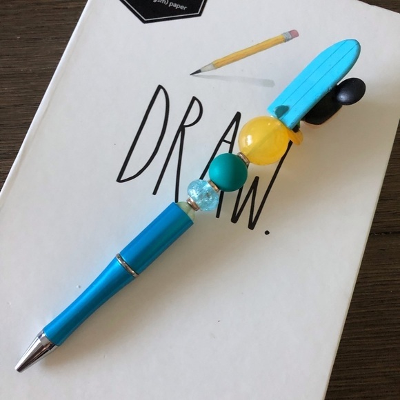 Disney Doorables: Mickey & Friends: Mickey Mouse handmade beaded pen - Picture 3 of 3